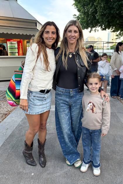 Clara Ferraiuelo (casada con Hilario Ulloa), Mercedes Venancio y su hija menor, Irenita, acompañaron a La Irenita La Hache. Si bien el marido de Mechi, Pablo Mac Donough, no pudo jugar el lunes porque se lesionó la clavícula (lo reemplaza su sobrino, "Vizcacha" Mac Donough), toda la familia estuvo firme alentando