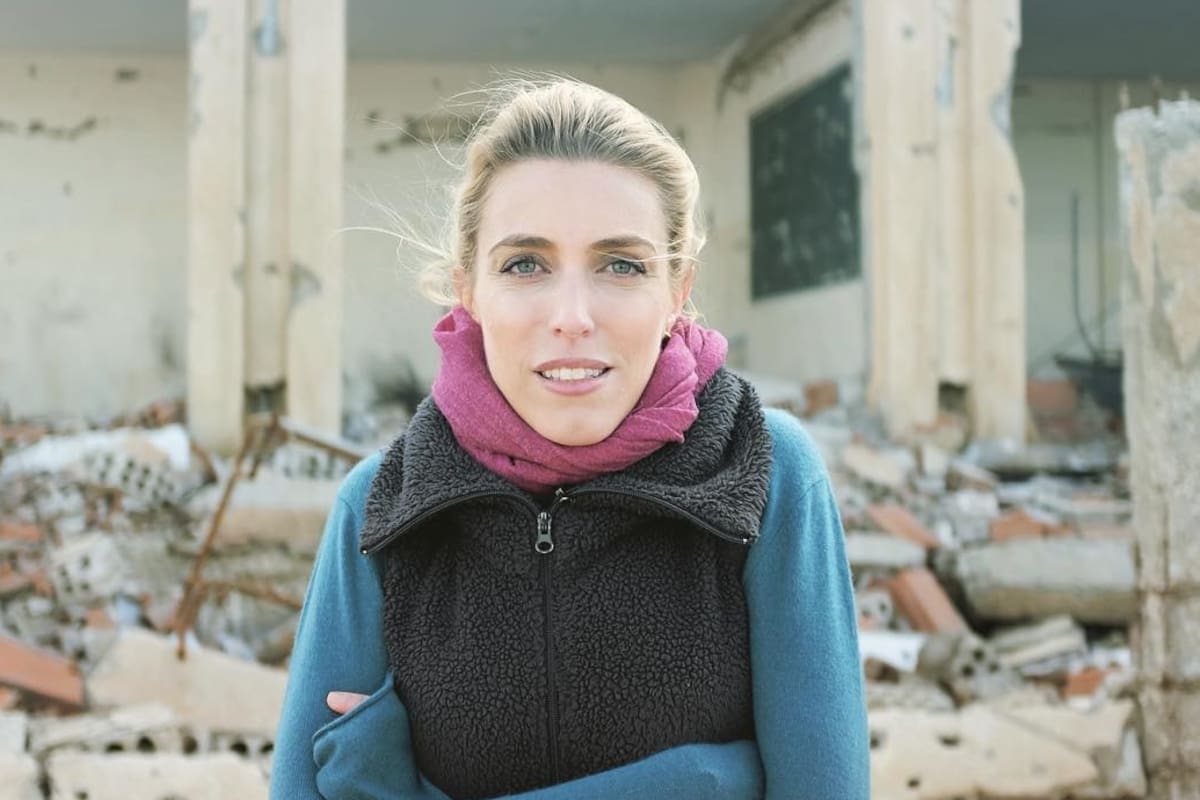 Clarissa Ward, jefa de corresponsales de la CNN, publica sus memorias tras 15 años en actividad informando desde Moscú, Líbano, Egipto, Pekín, Siria o Afganistán. (Foto: Adam Dobby)