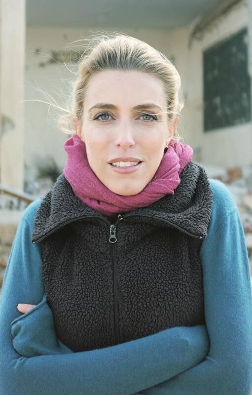 Clarissa Ward, jefa de corresponsales de la CNN, publica sus memorias tras 15 años en actividad informando desde Moscú, Líbano, Egipto, Pekín, Siria o Afganistán. (Foto: Adam Dobby)