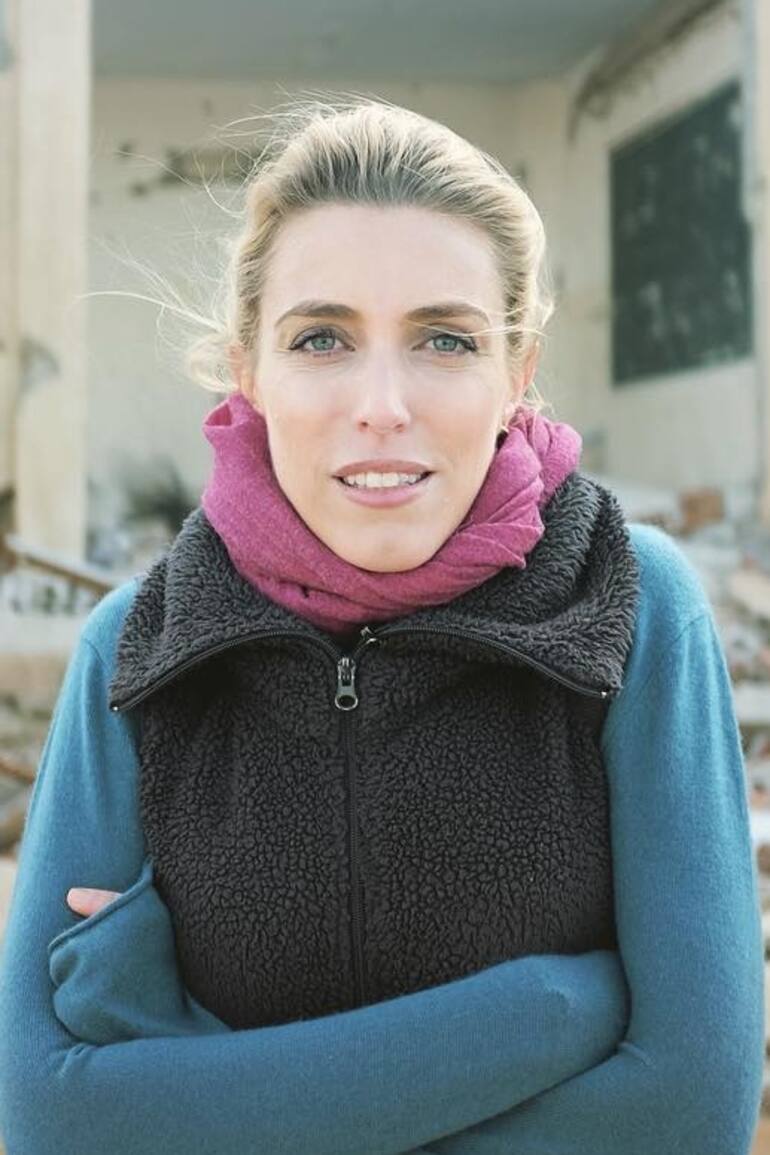 Clarissa Ward, jefa de corresponsales de la CNN, publica sus memorias tras 15 años en actividad informando desde Moscú, Líbano, Egipto, Pekín, Siria o Afganistán. (Foto: Adam Dobby)