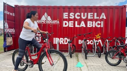 Clase de bici en la Manzana de Bosa