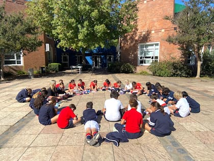 Clases al aire libre, una opción que les permite a los alumnos disfrutar del aprendizaje