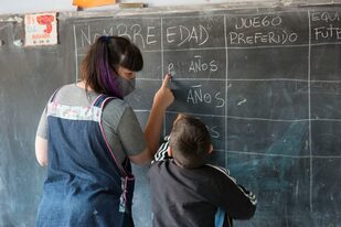 Clases de refuerzo durante el verano en una escuela de la provincia de Buenos Aires