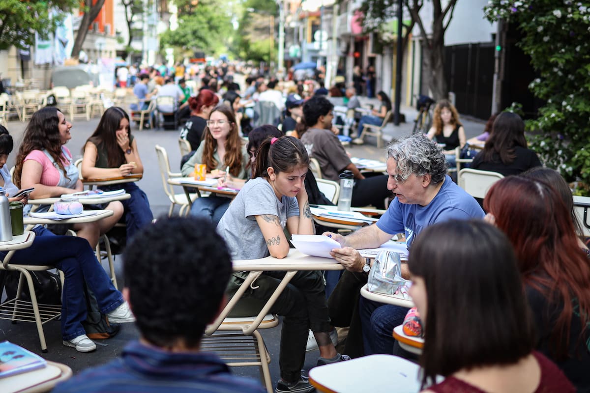 Clases en la calle, en la sede Puan de la Universidad de Buenos Aires