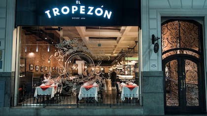 Gardel, Libertad Lamarque, Azucena Maizani, Mariano Mores y Lola Flores forman parte del universo de nombres ligados a la historia de El Tropezón