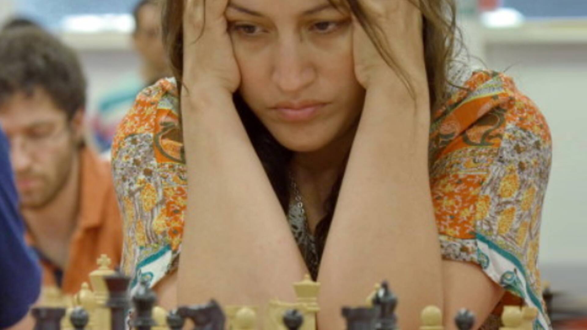 Claudia jugando