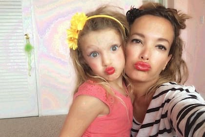 Claudia Albertario junto a su hija Simona (Captura: Instagram @claualbertario)