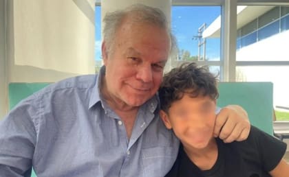 Claudia Alejandra Simón, una enfermera con antecedentes por hurto y estafa, está siendo investigada por la Justicia tras haber contraído matrimonio en secreto con Rubén Zukerman, un paciente al que cuidaba.