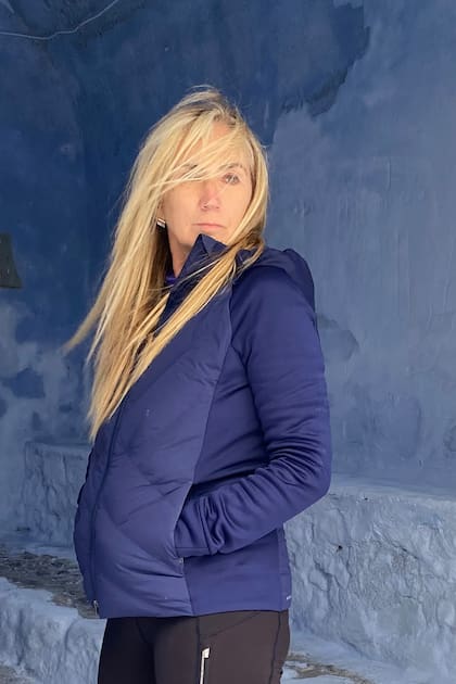 Claudia Cebrián nació en Buenos Aires, comenzó su camino como fotógrafa en Bariloche y hoy vive en Florida, EE.UU., donde tiene su propio estudio.