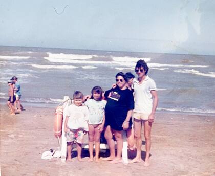 Claudia es mamá de Mariela y Mariano. Junto a Horacio agrandaron la familia y tuvieron a Franco.