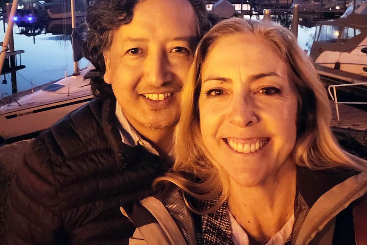 Claudia, junto a su marido