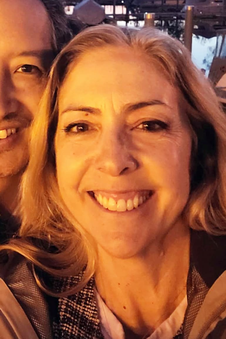 Claudia, junto a su marido