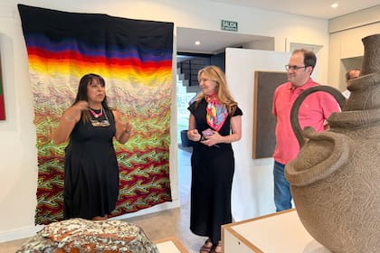 Claudia Lamas, Virginia Blaquier y Esteban Drincovih, organizadores de la feria FAS junto con Alfredo Muñoz