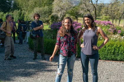Claudia Llosa y Samanta Schweblin, en el set de Distancia de rescate