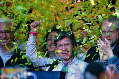 Claudia López, celebra después de ganar las elecciones regionales en Bogotá, el 27 de octubre de 2019