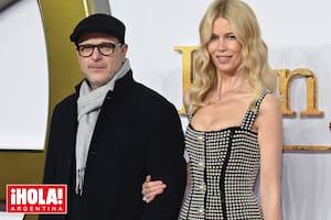Claudia lució un vestido íntegramente bordado de perlas, de Balmain, perteneciente a la nueva colección de la firma francesa.