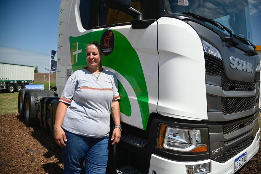 Claudia San Nicola, la mujer que desafió el camino en el mundo del transporte