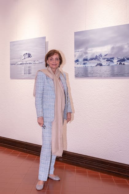 Claudia Stad en Punta del Este. La temporada artística comenzó el año con la muestra fotográfica de Paola Marzotto.