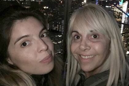 Claudia Villafañe junto a Dalma