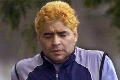 Claudia Villafañe y Diego Maradona durante la internación en Cuba en 2000