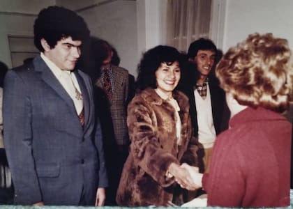 En la foto, Claudia y "el alto", quienes se unieron en matrimonio.