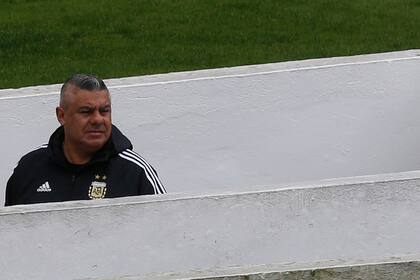 Claudio "Chiqui" Tapia observa el entrenamiento de la selección en San Pablo