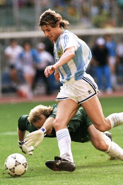 Claudio Caniggia ya eludió a Taffarel y está por conseguir el gol más celebrado de la Argentina en los últimos 30 años de mundiales, el que lo inmortalizó como referente del seleccionado.