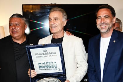 Claudio Chiqui Tapia, Oscar Ruggeri y Santiago Carreras