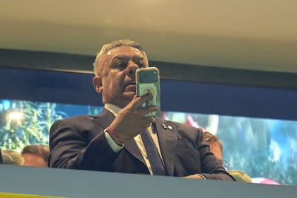 Claudio Chiqui Tapia presente en la Bombonera nuevamente, que la última vez fue silbado, para ver a la selección argentina