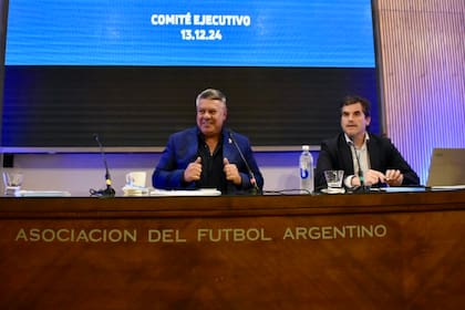 Claudio "Chiqui" Tapia, presidente de la Asociación del Fútbol Argentino, y Francisco Duarte, CEO de la Liga Profesional