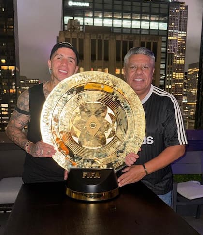 Claudio "Chiqui" Tapia viajó a Estados Unidos y felicitó a Enzo Fernández