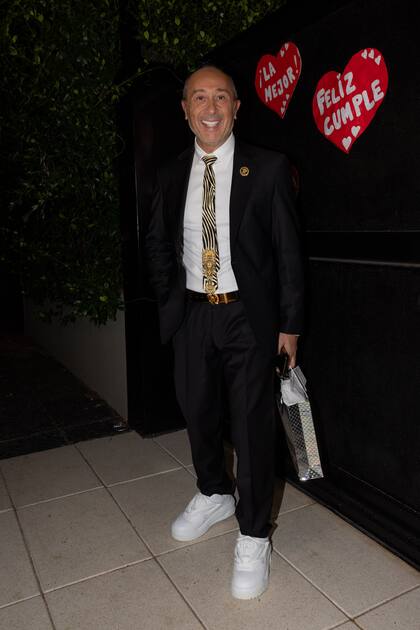 Claudio Cosano fue quien diseño el traje con que Mirtha llegó a su garden party.