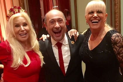 Claudio Cosano junto a Susana Giménez y Valeria Lynch