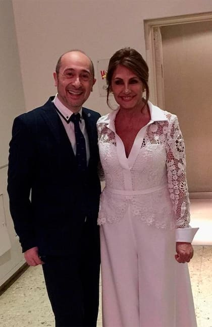 Claudio Cosano vistió y acompañó a la novia en todo momento