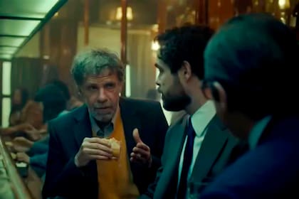 Claudio Da Passano en su impecable composición como el dramaturgo Carlos Somigliana, en Argentina 1985