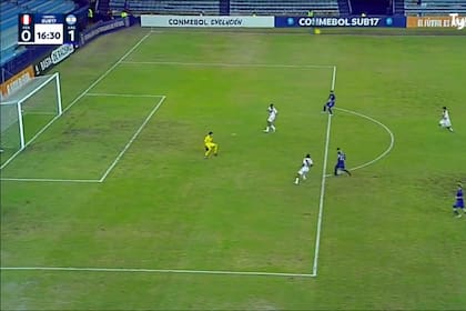 Claudio Echeverri ejecuta el desenlace de una buena ofensiva en la que aguantó la pelota: su resolución de emboquillada fue lo más lucido del 3-0 de Argentina sobre Perú en el Sudamericano Sub 17 de Ecuador.