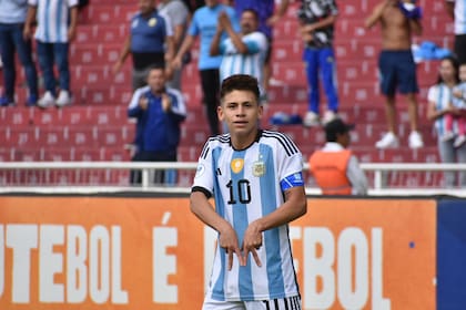 Claudio Echeverri es el goleador de la selección argentina en el Sudamericano Sub 17 con cuatro tantos