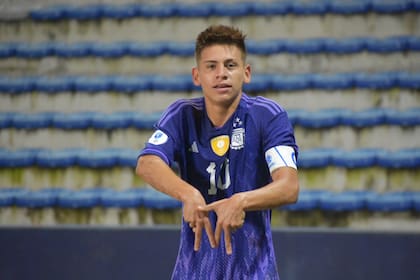 Claudio Echeverri es una de las figuras de la selección argentina y del torneo en Ecuador