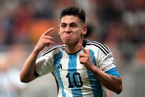 Claudio Echeverri estará de arranque ante Uruguay: el futbolista de River de 18 años ya fue vendido a Manchester City