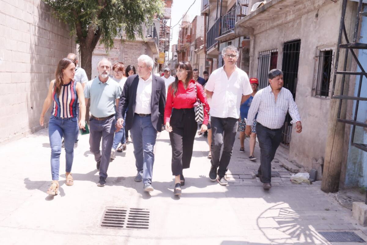 Claudio Ferreño, María Bielli, Javier Andrade, Claudio Morresi y la comunera, Sofía González recorrieron ayer la Villa 31