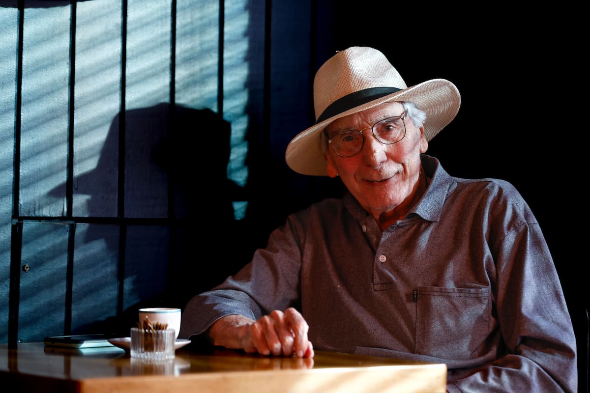 Claudio García Satur, fiel a su propia estampa, decidió contar su vida en un escenario; una experiencia que se convertirá en un esperado regreso al teatro
