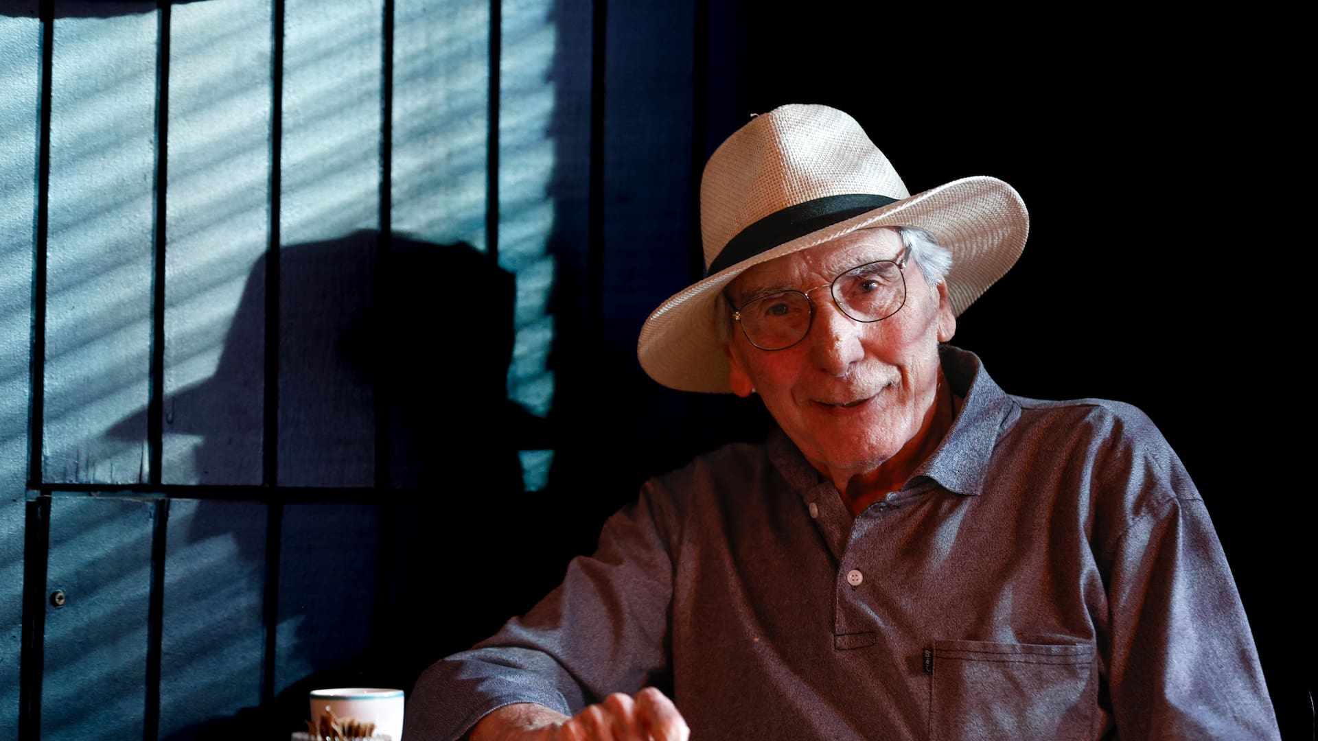 Claudio García Satur, fiel a su propia estampa, decidió contar su vida en un escenario; una experiencia que se convertirá en un esperado regreso al teatro