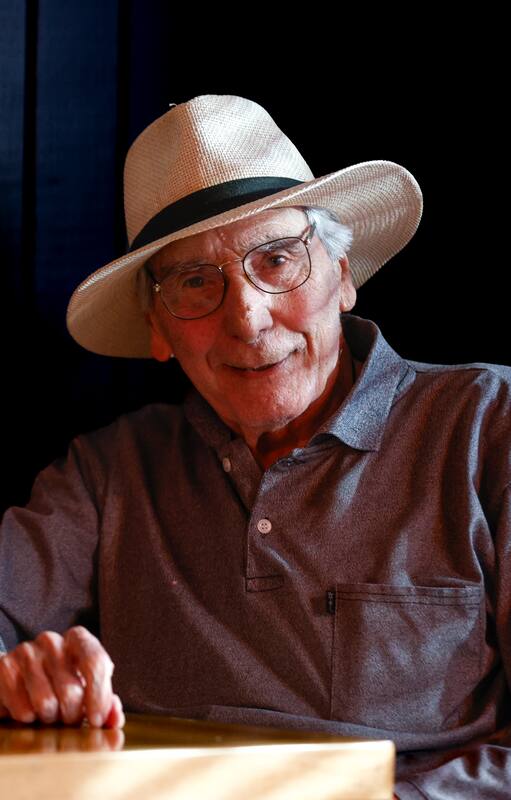 Claudio García Satur, fiel a su propia estampa, decidió contar su vida en un escenario; una experiencia que se convertirá en un esperado regreso al teatro