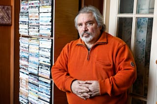 Empezó con Badía, atesoró shows televisivos históricos y hoy comparte su voluminoso archivo de manera gratuita