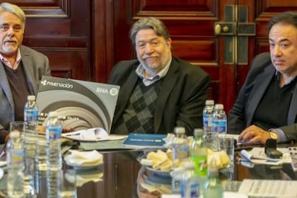 Claudio Lozano en la presentación de Industria Nación junto a referentes de las PyMEs