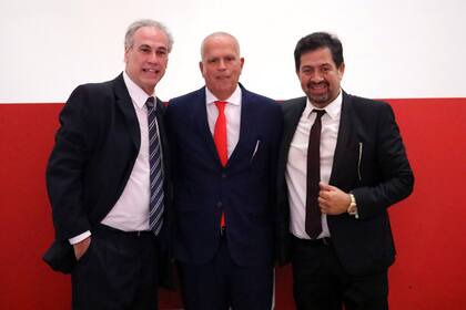 Claudio Rudecindo (en el centro), otro de los candidatos por la oposición en las Elecciones 2021 de Independiente
