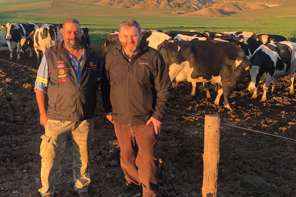 Claudio Sosa, encargado del campo de Lobería, y Fernando von Neuforge