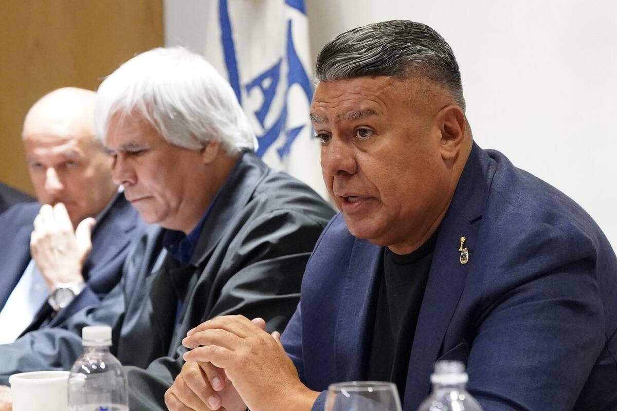 Claudio Tapia preside una reunión de comité ejecutivo de la AFA
