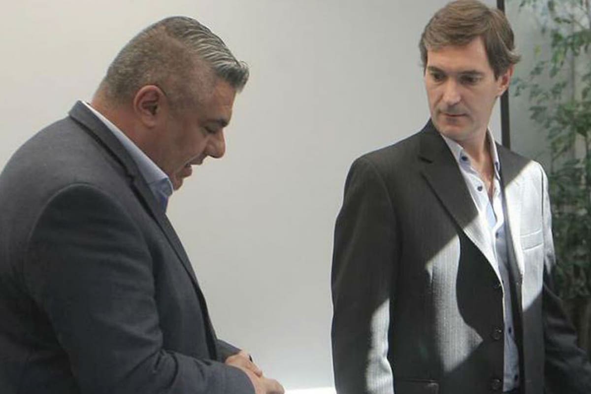 Claudio Tapia, presidente de la AFA, y Mariano Elizondo, titular de la Superliga