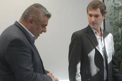 Claudio Tapia, presidente de la AFA, y Mariano Elizondo, titular de la Superliga